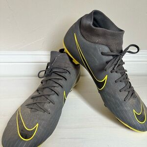 Men’s Nike Charcoal Cleats with Vibrant Yellow Highlights